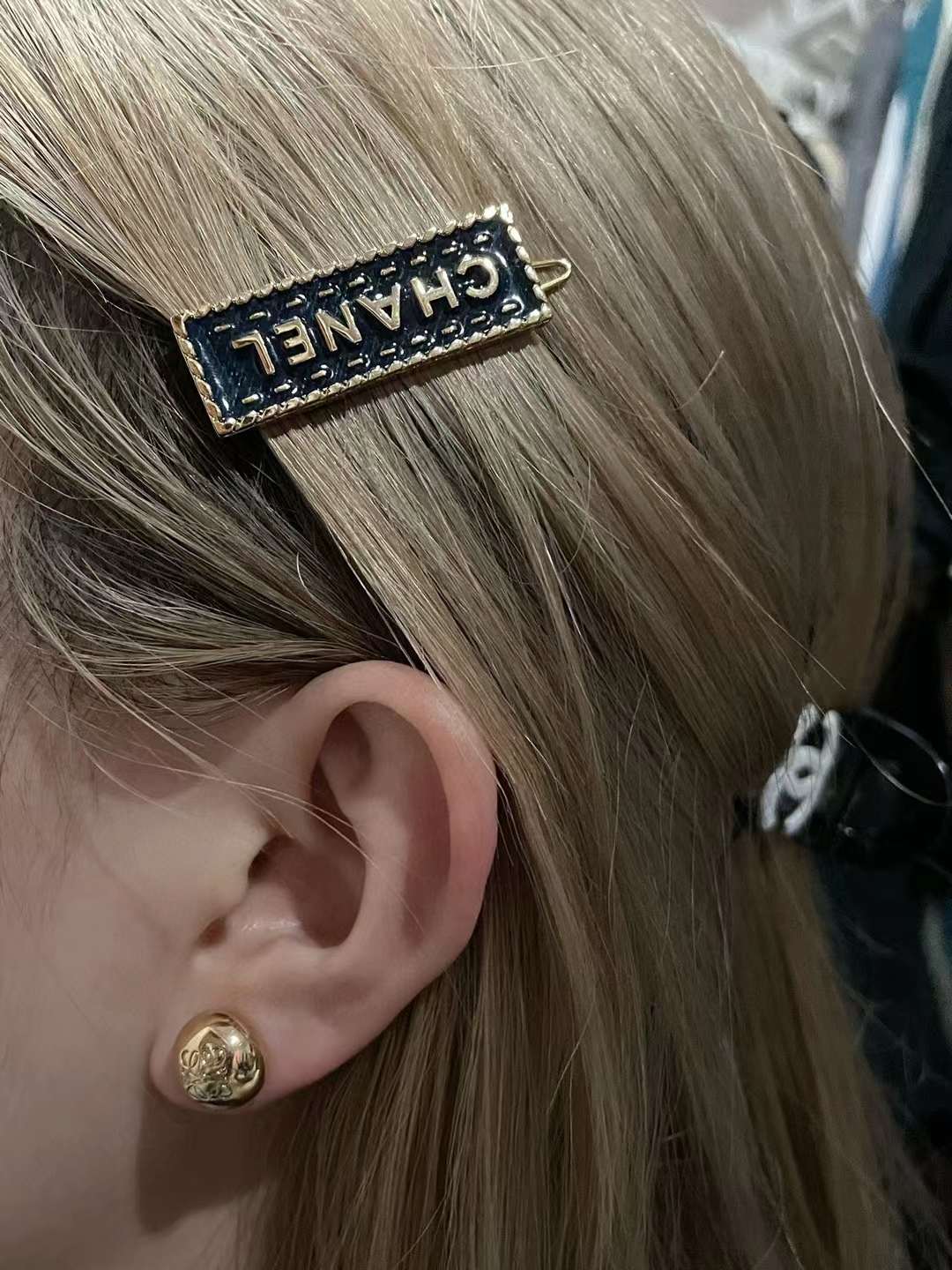 Loewe logo ear stud view 10