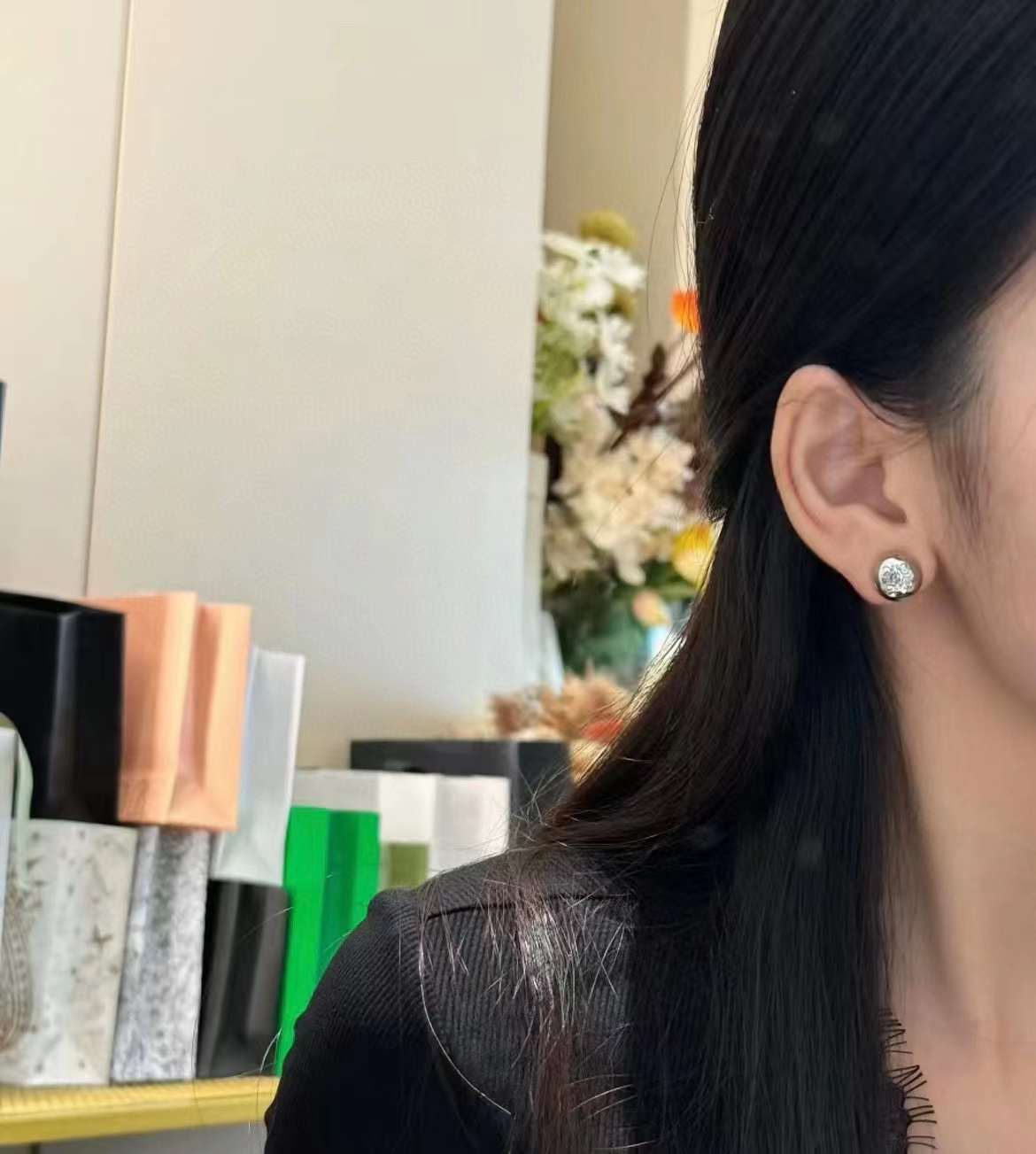 Loewe logo ear stud view 12