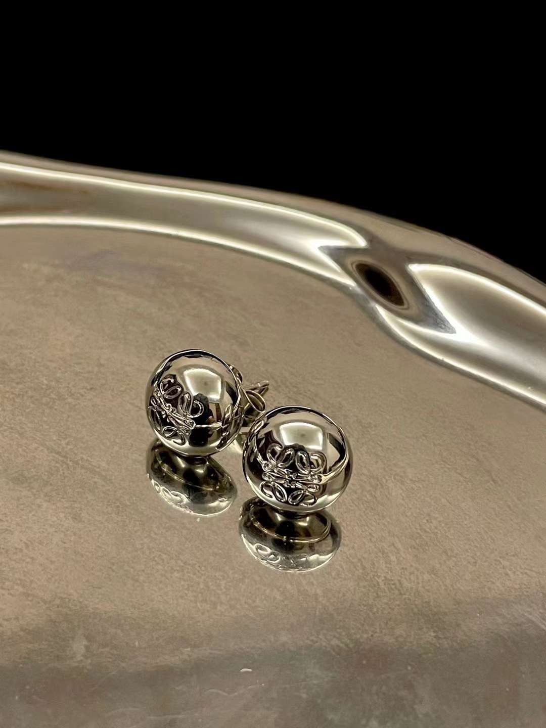 Loewe logo ear stud view 3