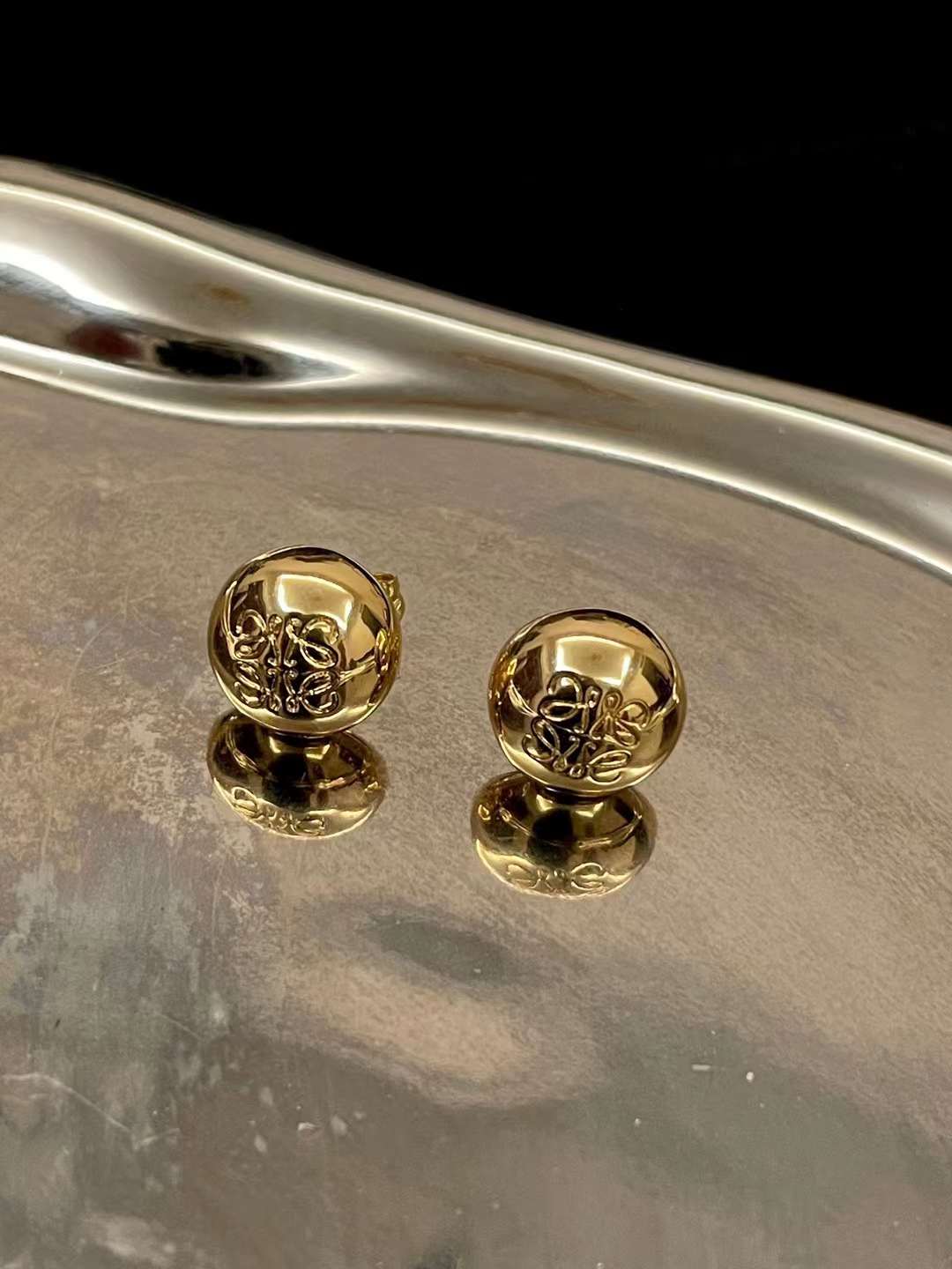 Loewe logo ear stud view 6