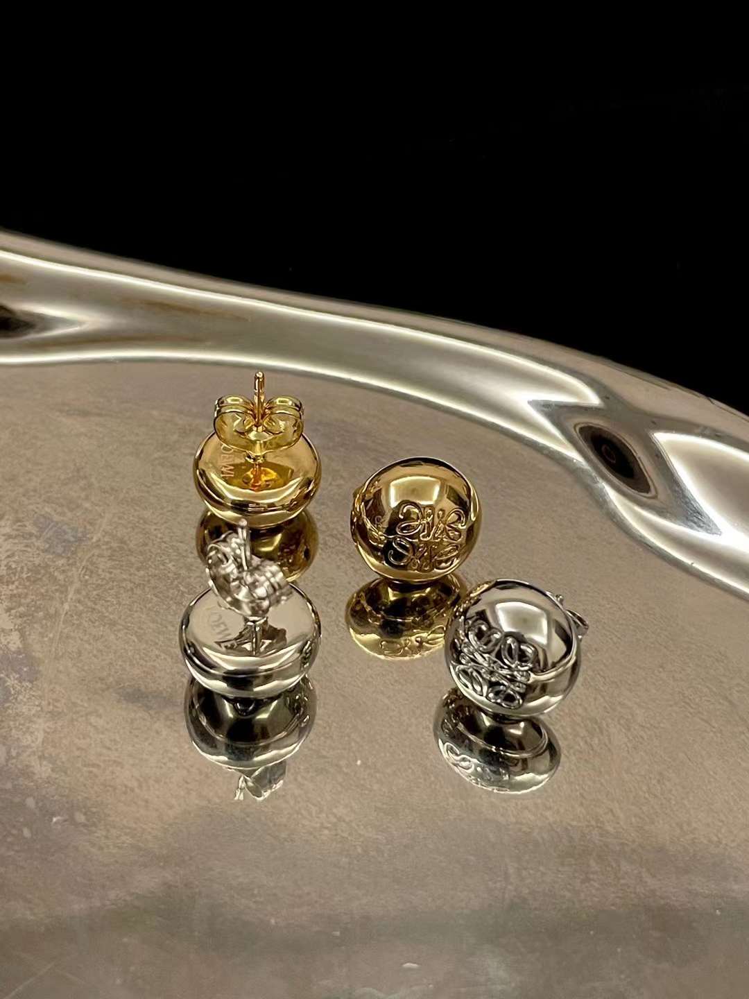 Loewe logo ear stud view 8