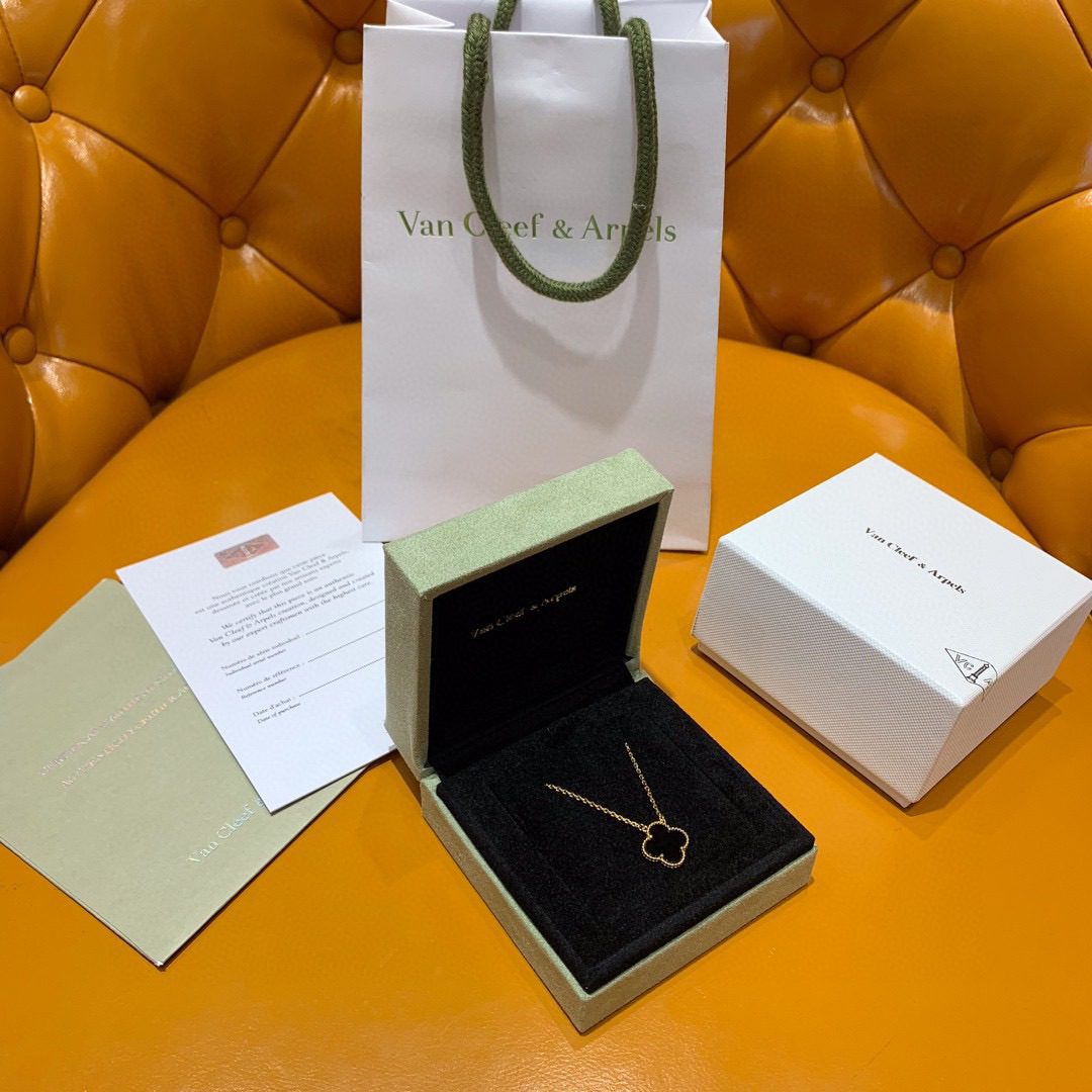 Van Cleef & Arpels Alhambra Pendant Necklace view 5
