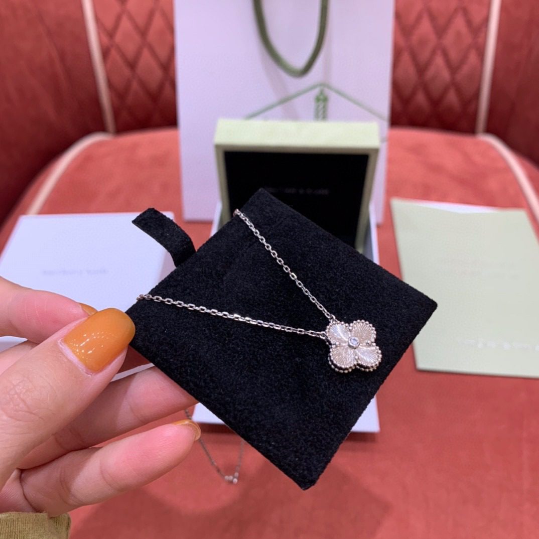 Van Cleef & Arpels 2020 Christmas Alhambra Pendant Necklace view 5