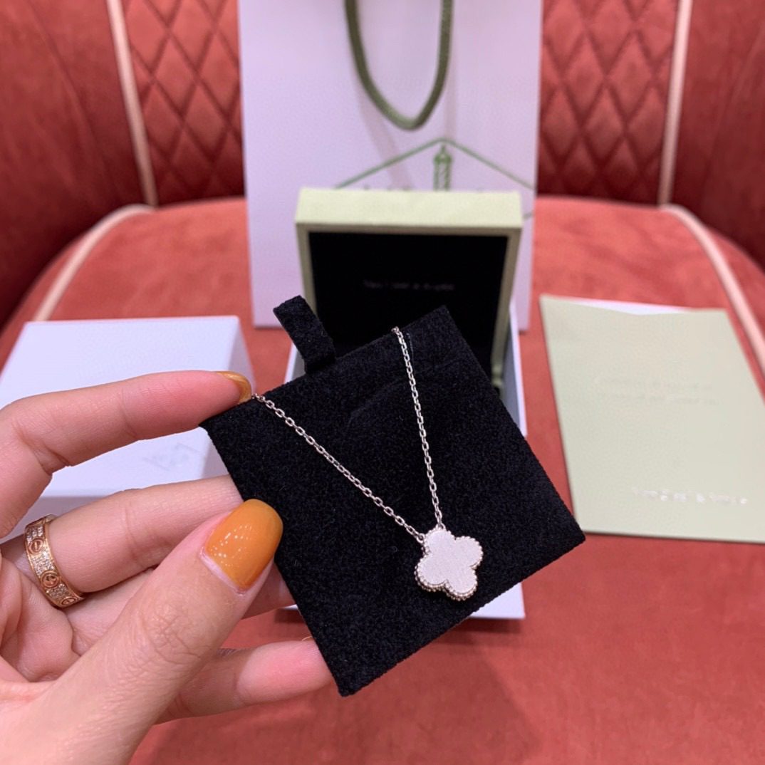 Van Cleef & Arpels 2020 Christmas Alhambra Pendant Necklace view 6