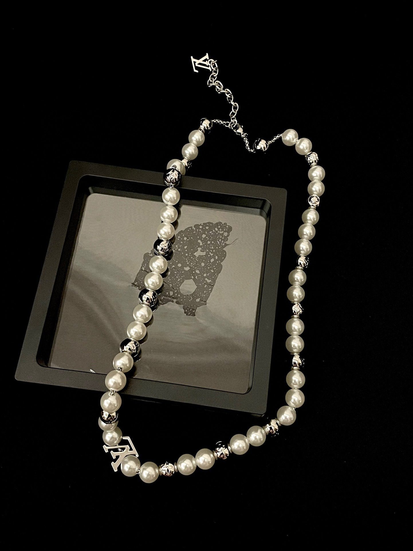 Louis Vuitton Pearl Necklace view 1