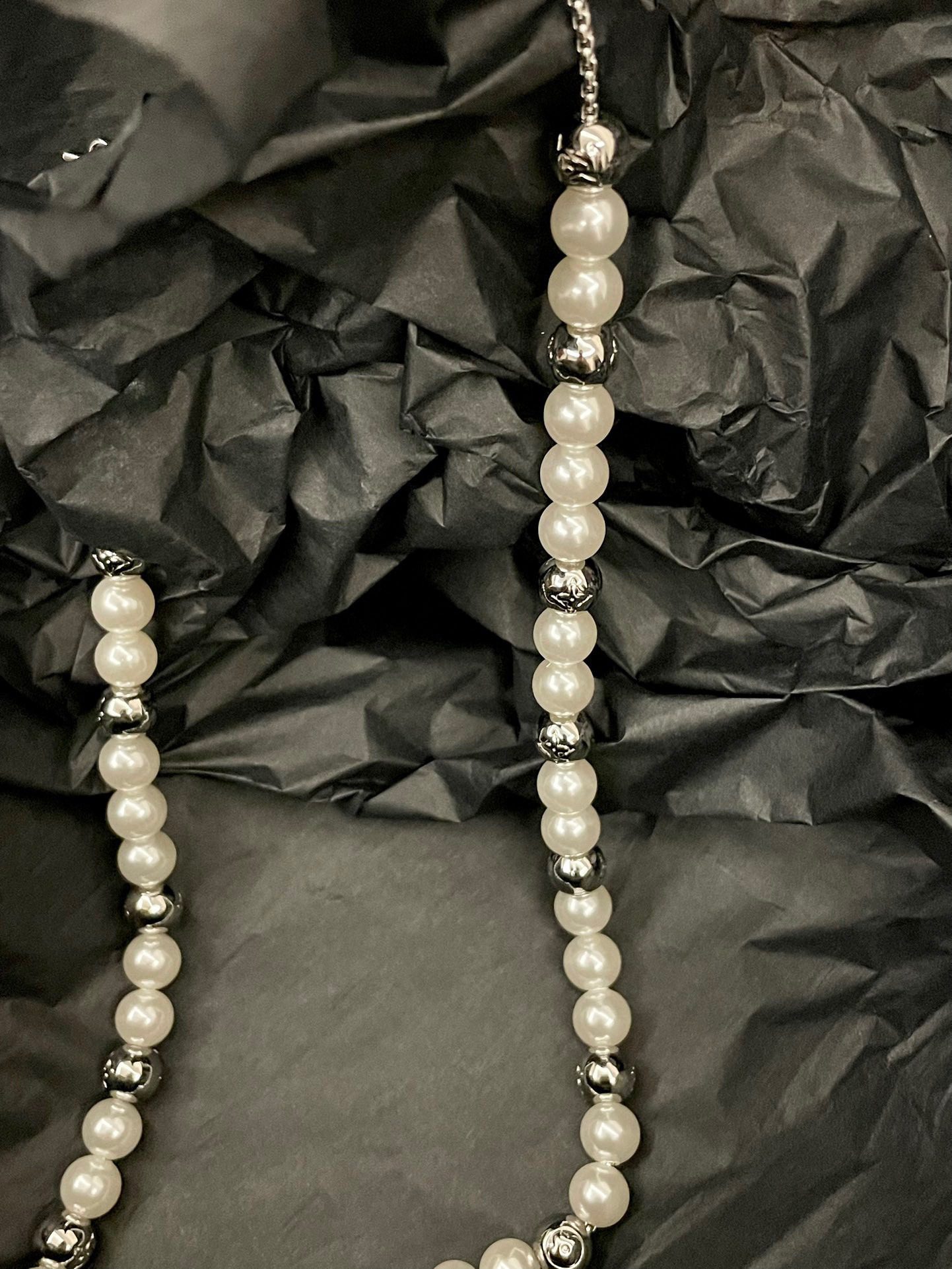 Louis Vuitton Pearl Necklace view 4