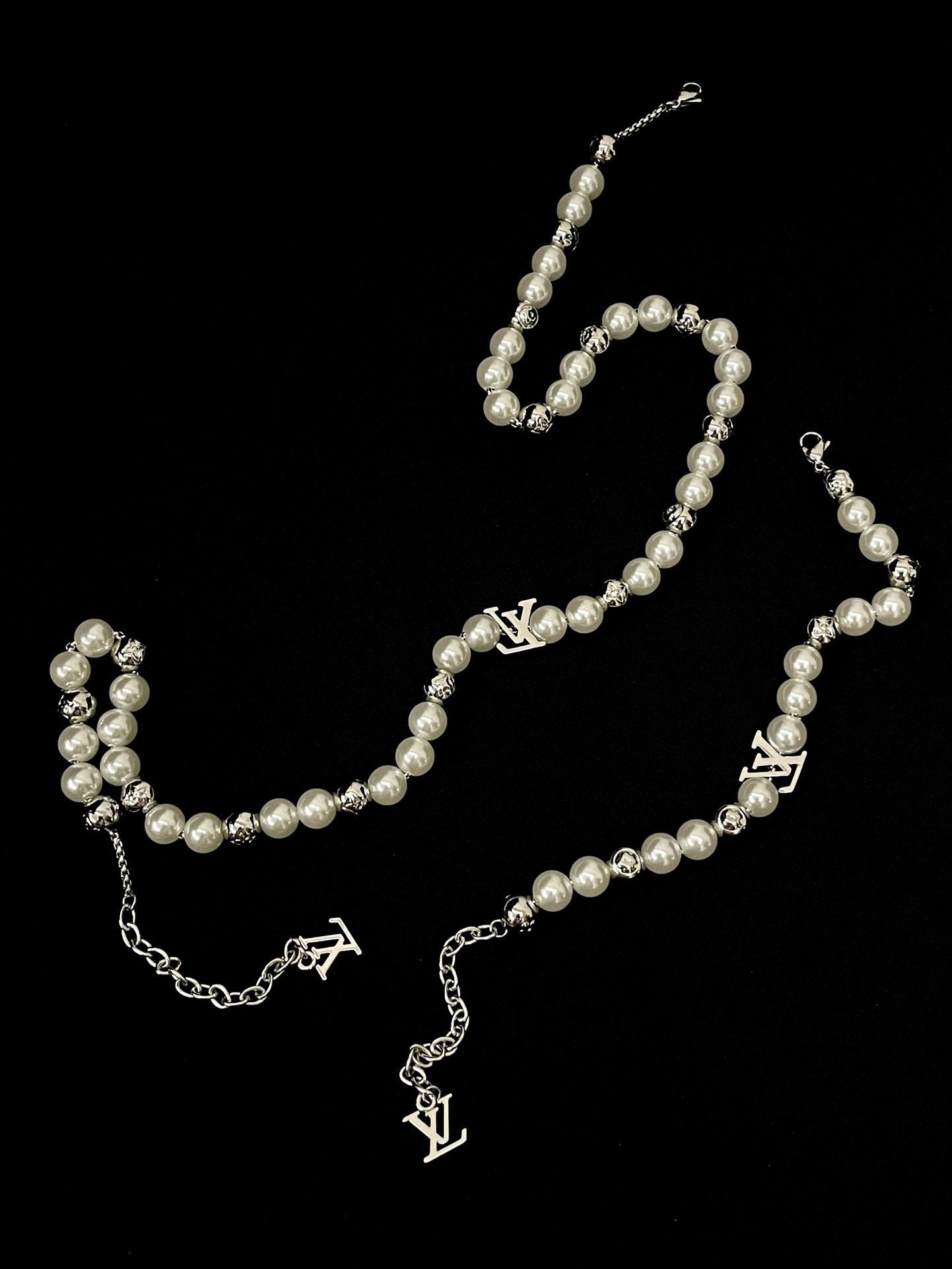 Louis Vuitton Pearl Necklace view 6