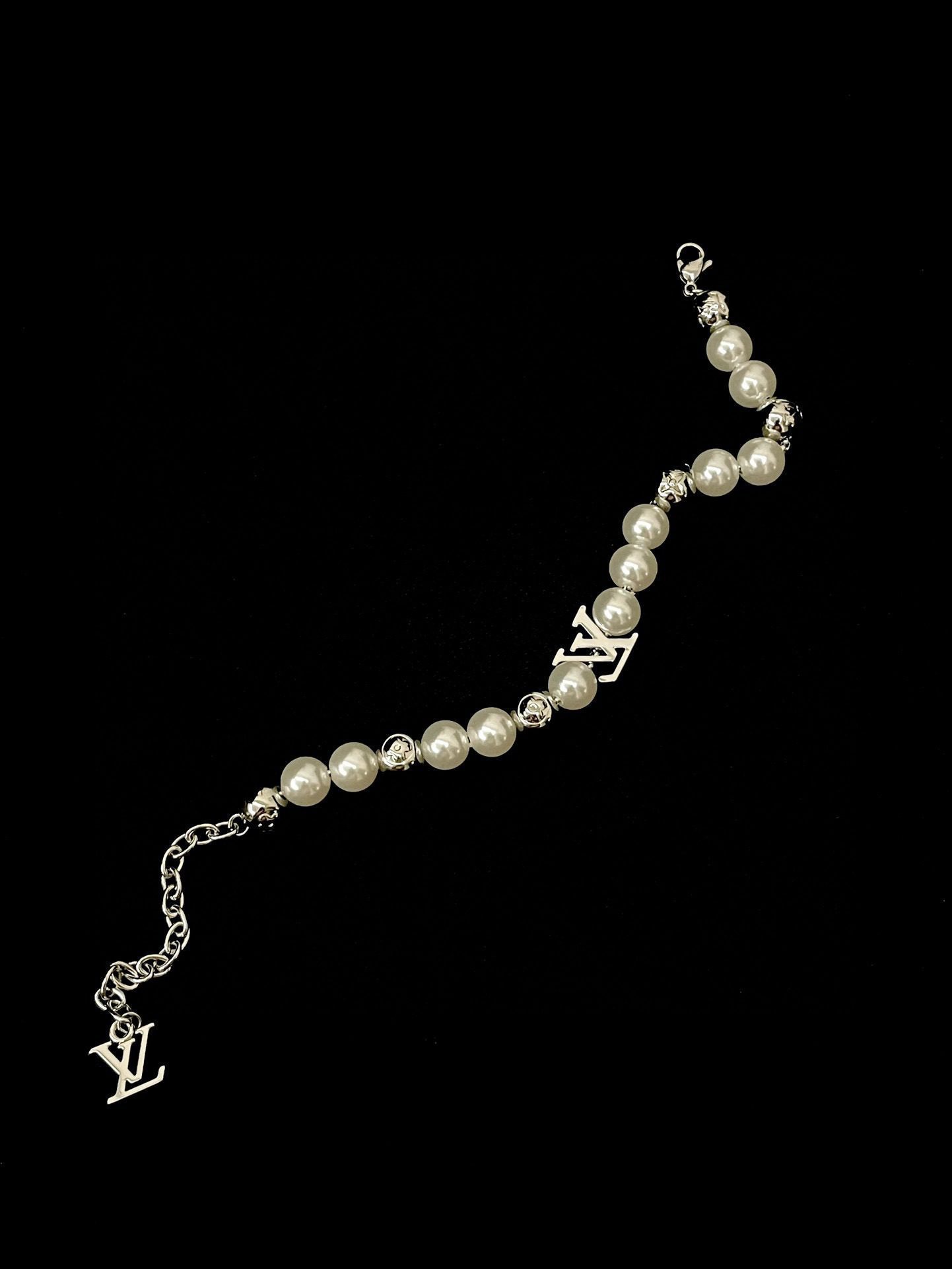 Louis Vuitton Pearl Bracelet view 3