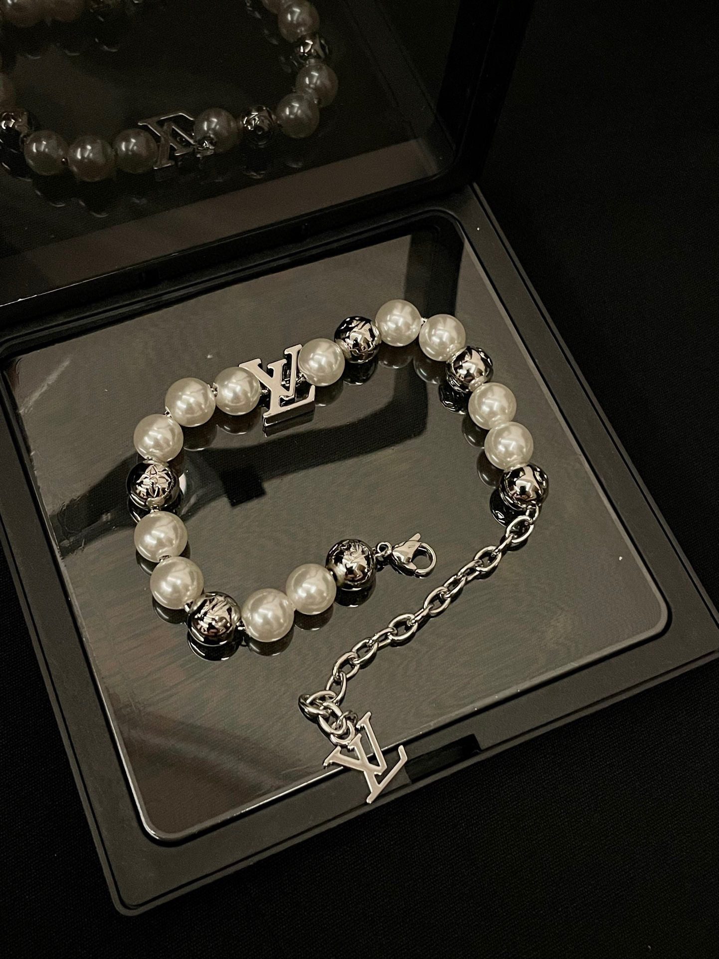 Louis Vuitton Pearl Bracelet view 7