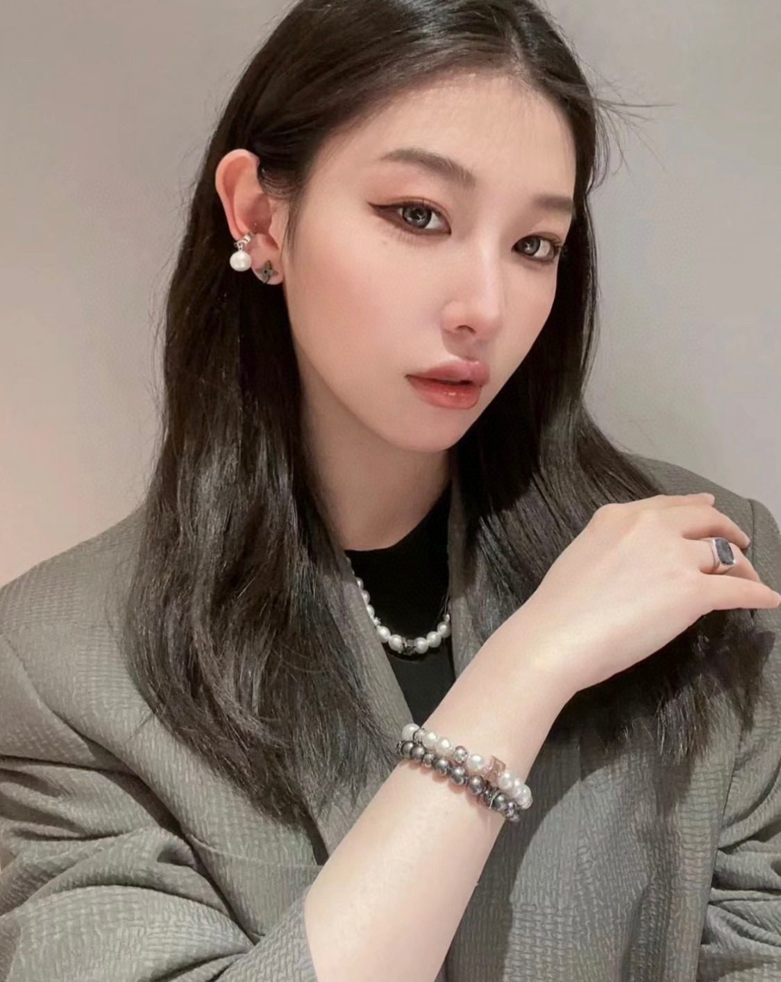 Louis Vuitton Pearl Bracelet view 8
