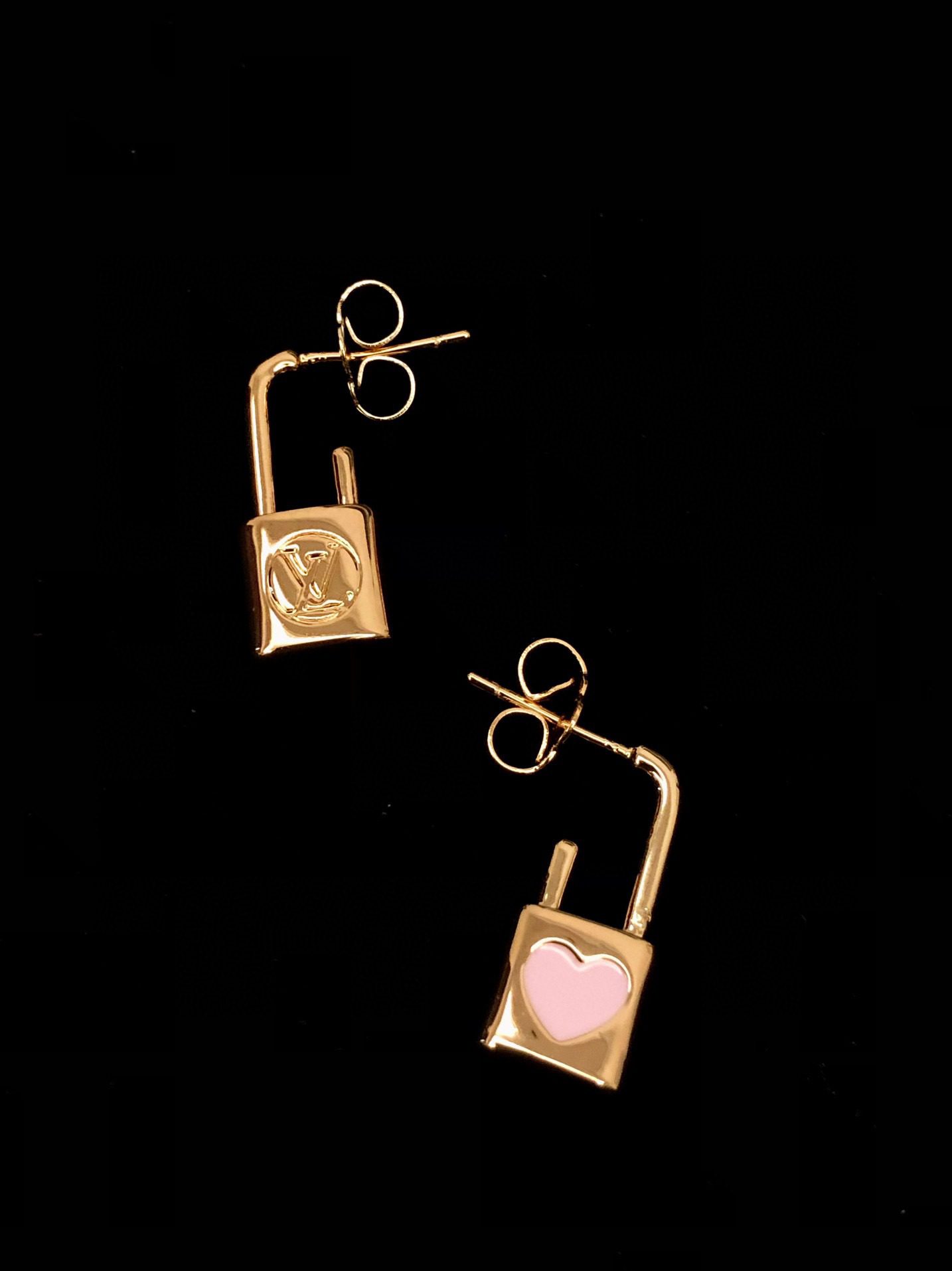 Louis Vuitton Pink Heart Earrings view 1
