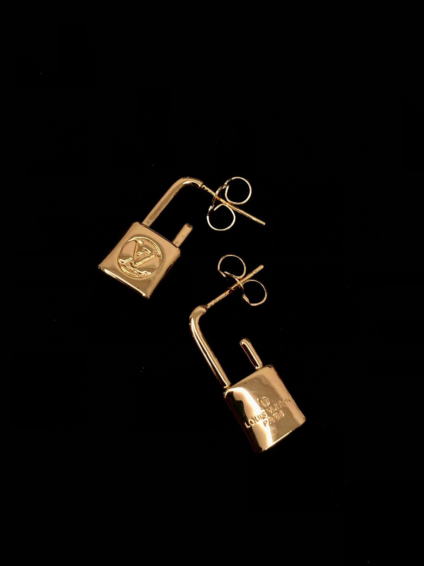 Louis Vuitton Pink Heart Earrings view 3