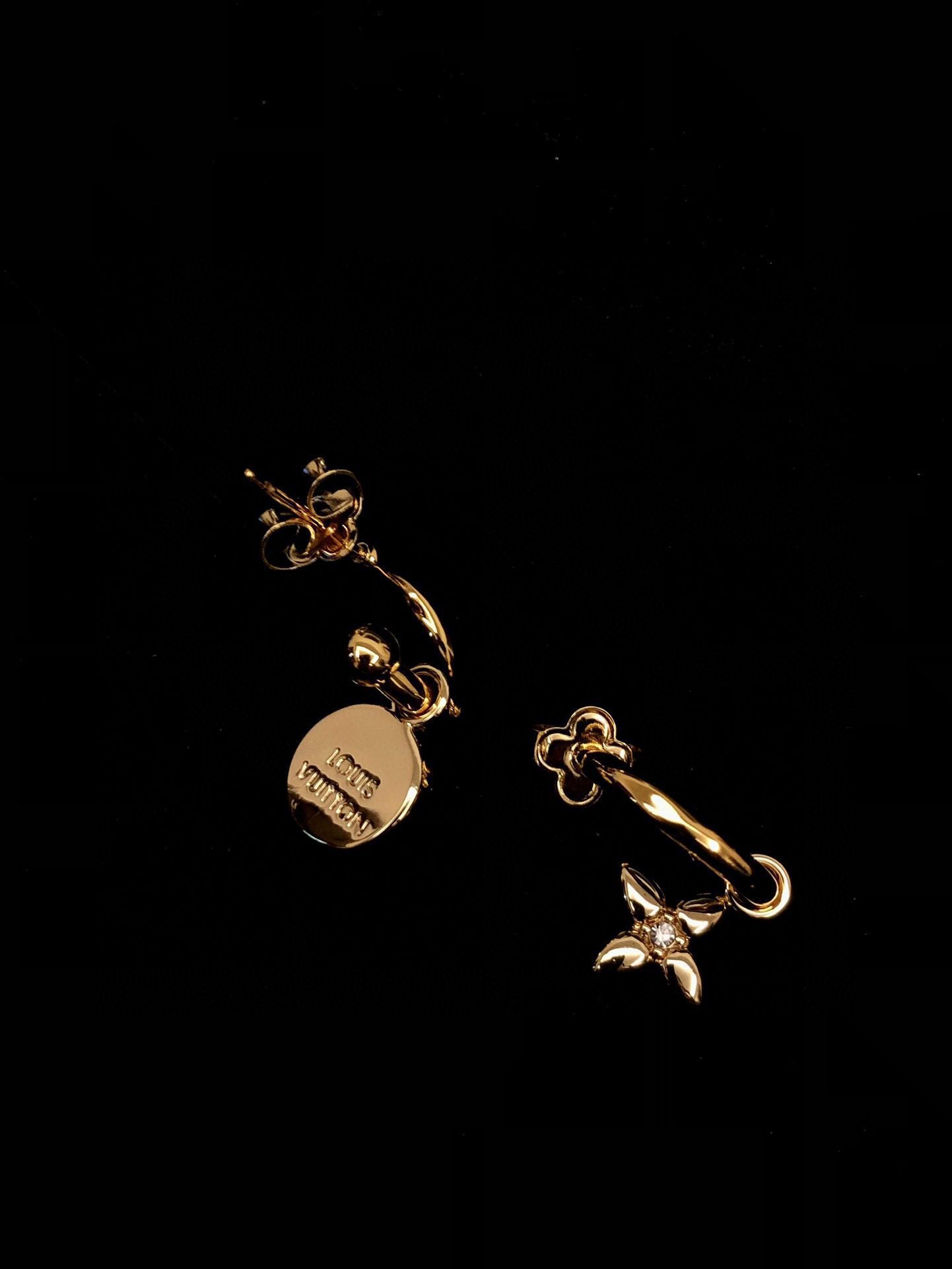Louis Vuitton ICONIC Pink Heart Earrings view 5