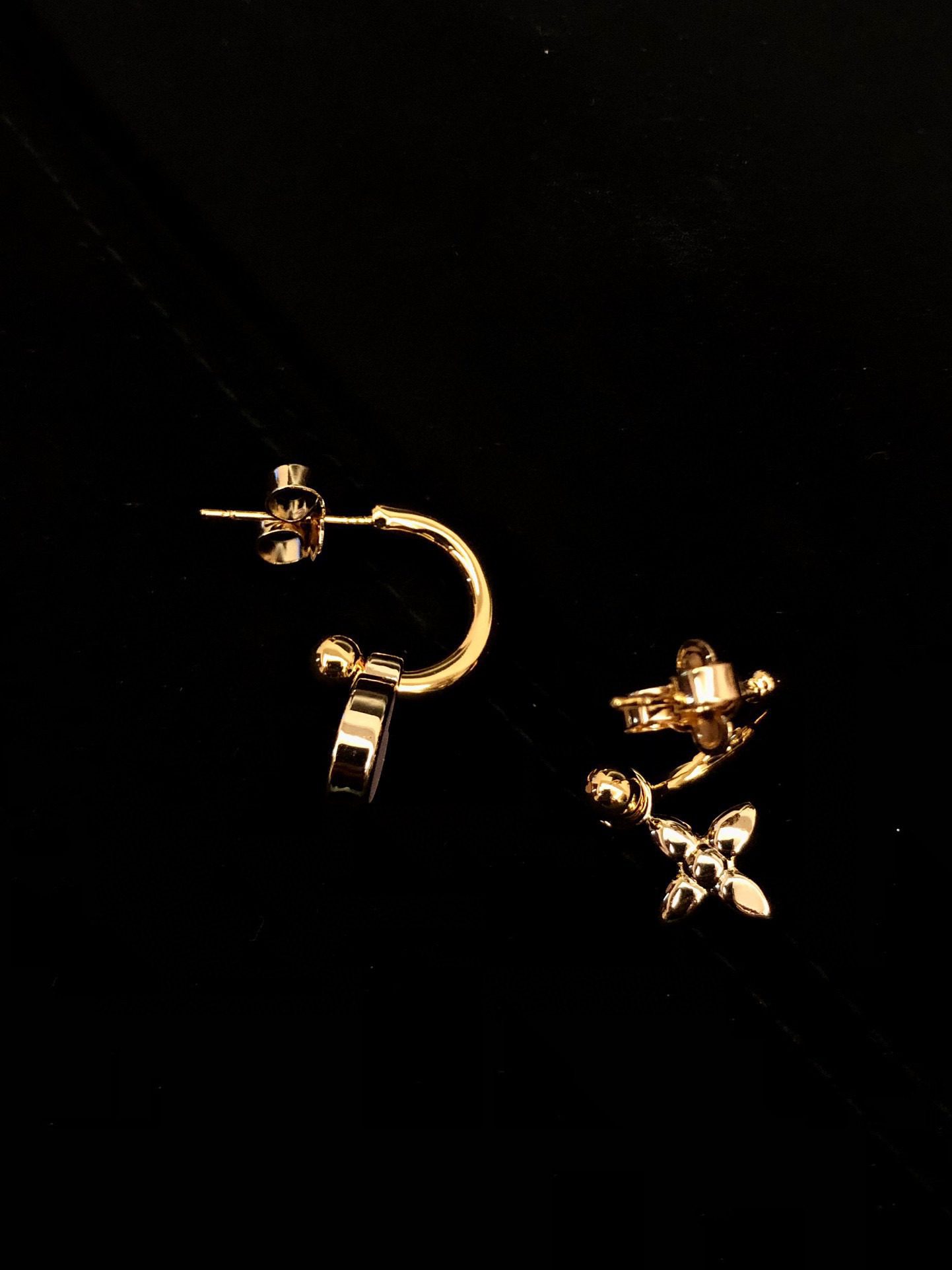 Louis Vuitton ICONIC Pink Heart Earrings view 6