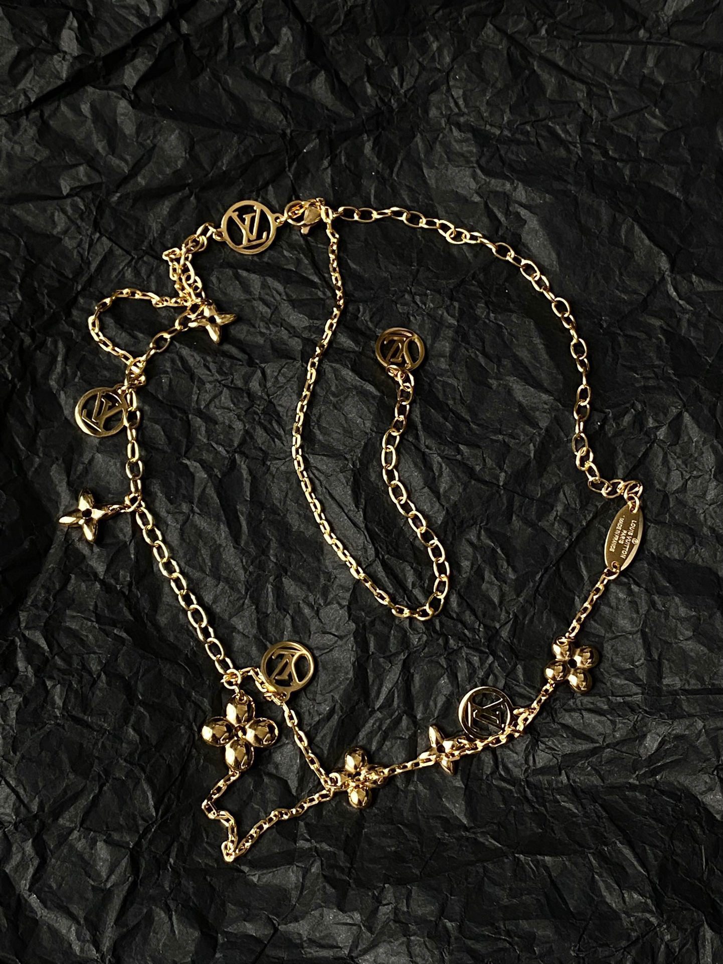 Louis Vuitton Blooming Necklace view 2