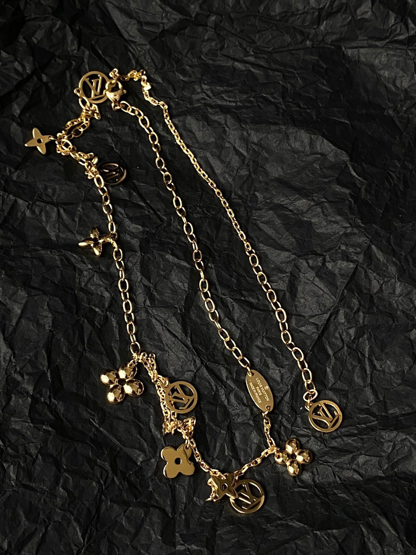 Louis Vuitton Blooming Necklace view 3