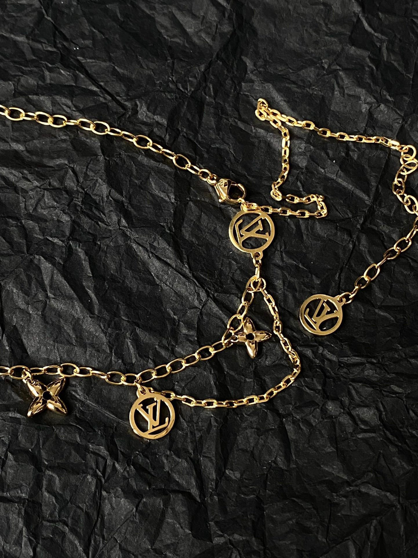 Louis Vuitton Blooming Necklace view 5