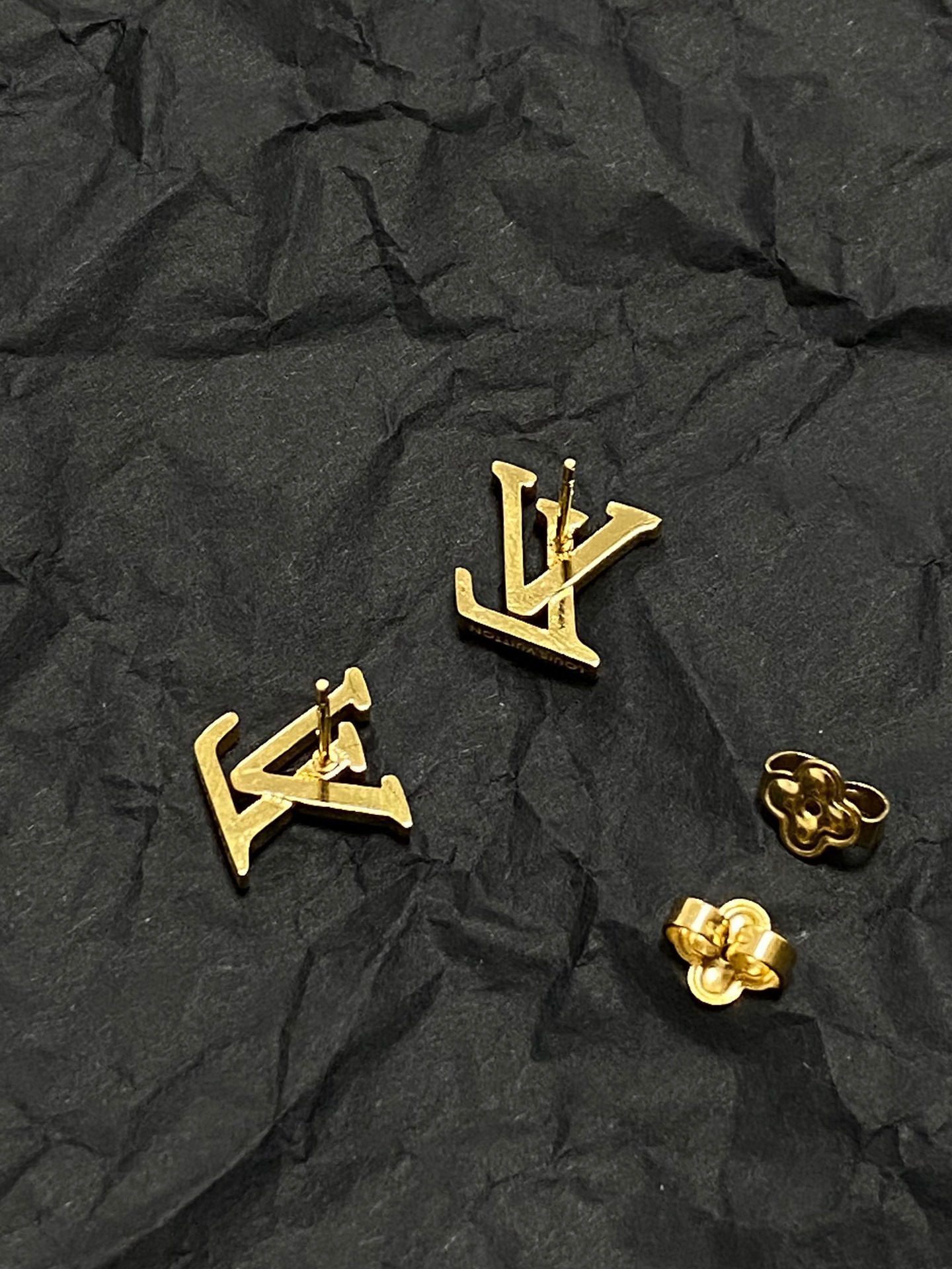 Louis Vuitton Stud Earrings view 6
