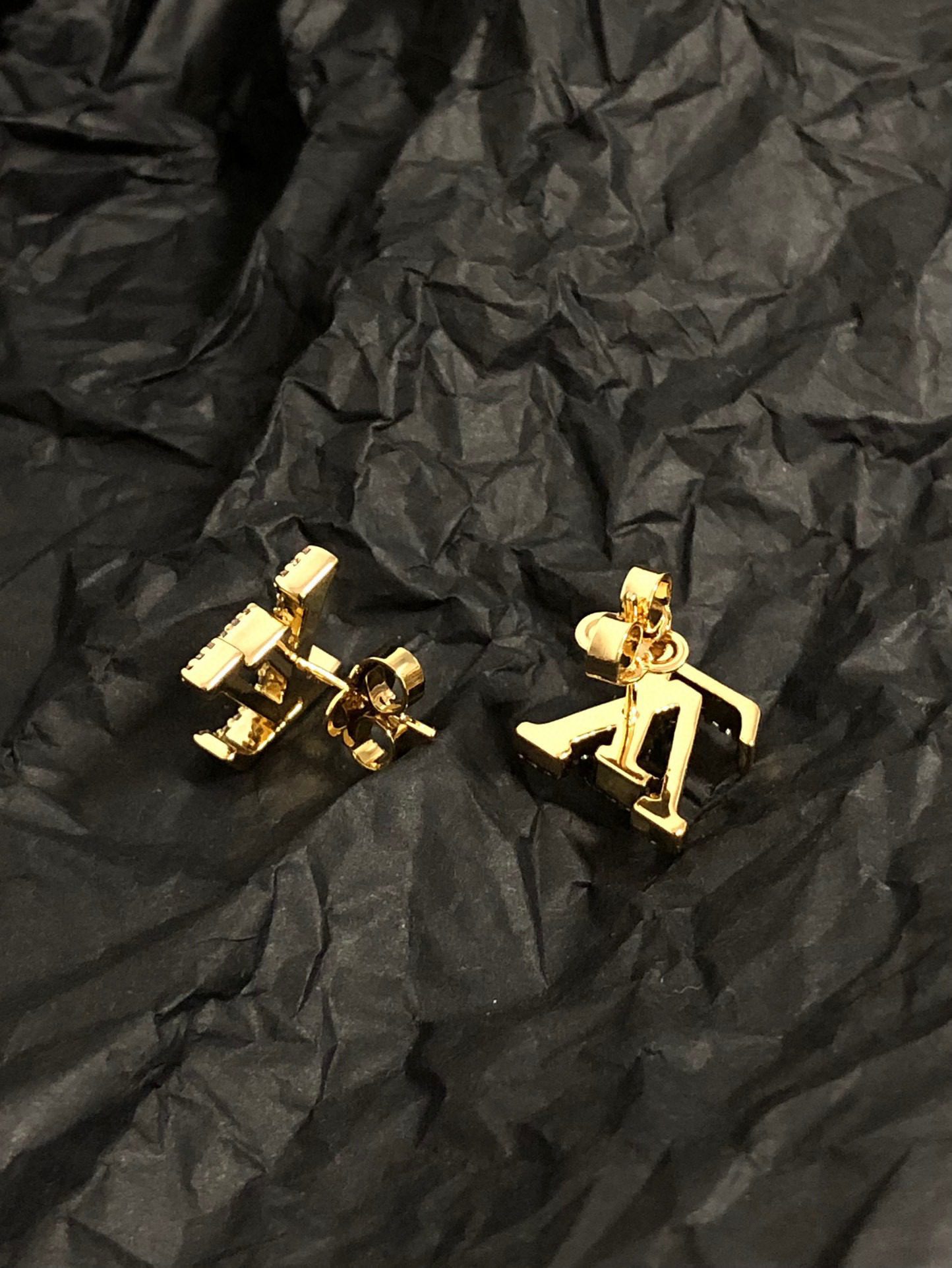 Louis Vuitton Diamond Stud Earrings view 3