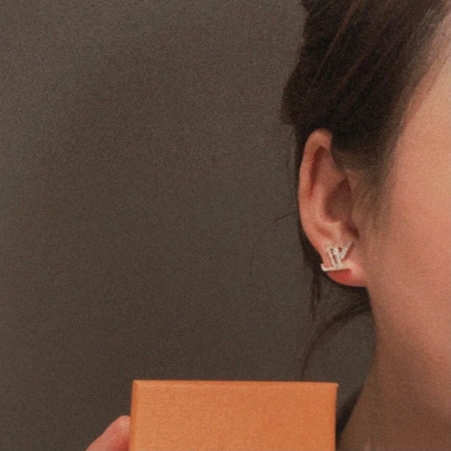 Louis Vuitton Diamond Stud Earrings view 9