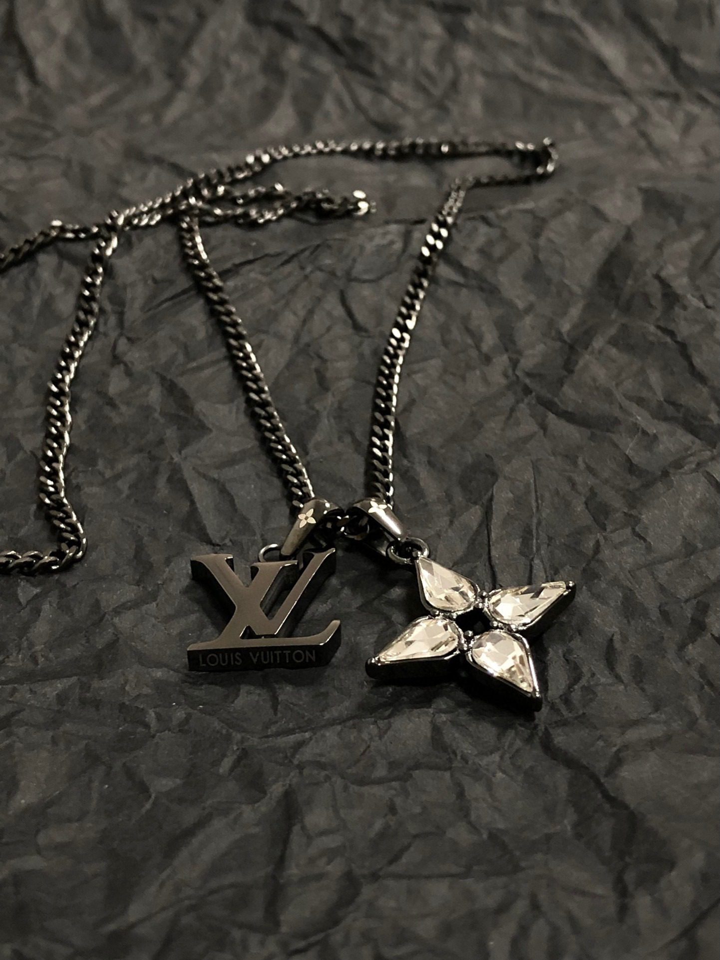 Louis Vuitton 22 Four-leaf clover Necklace view 2