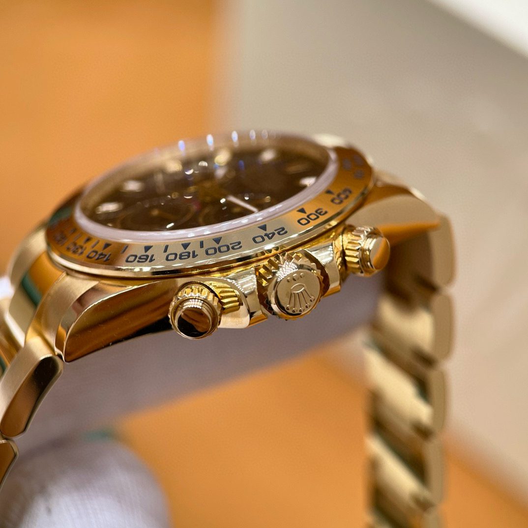 Rolex Cosmograph Daytona view 3