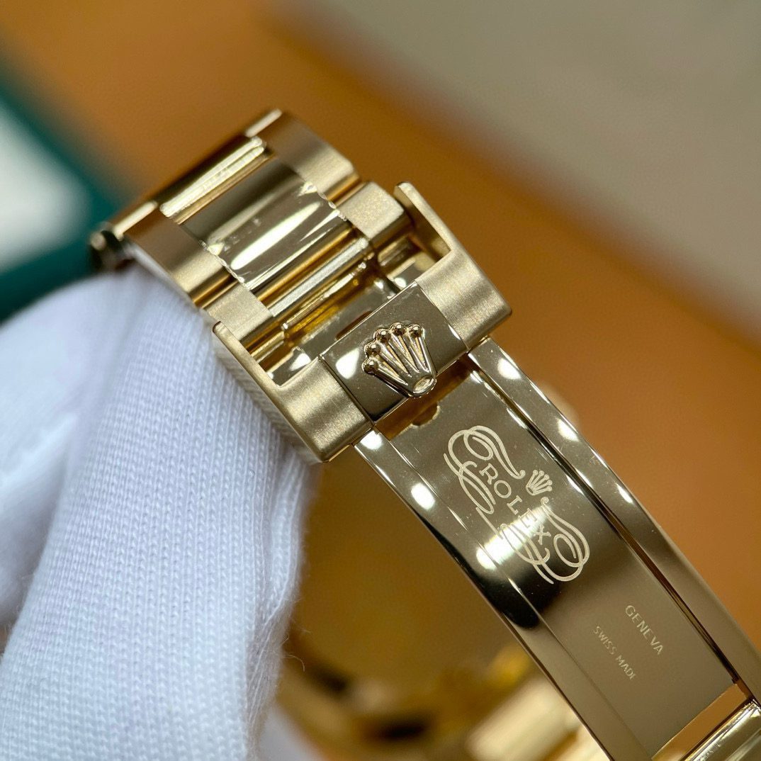 Rolex Cosmograph Daytona view 4