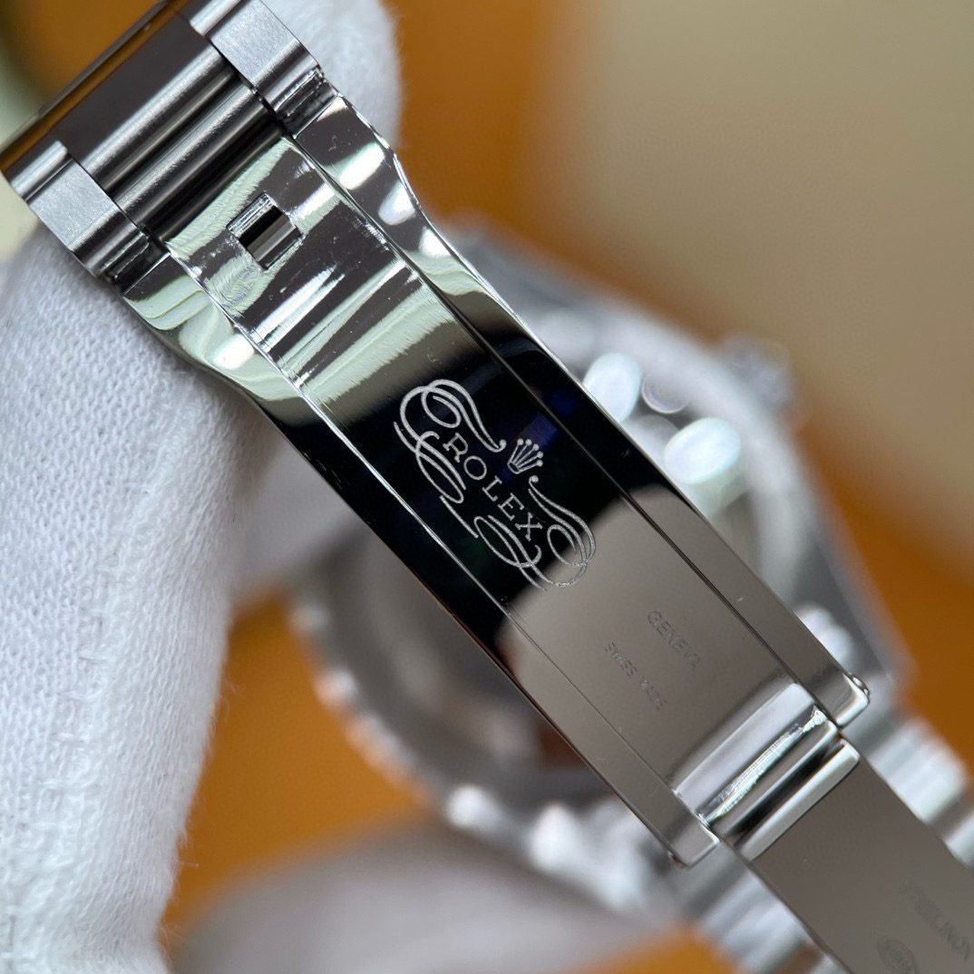 Rolex Oyster Perpetual view 4