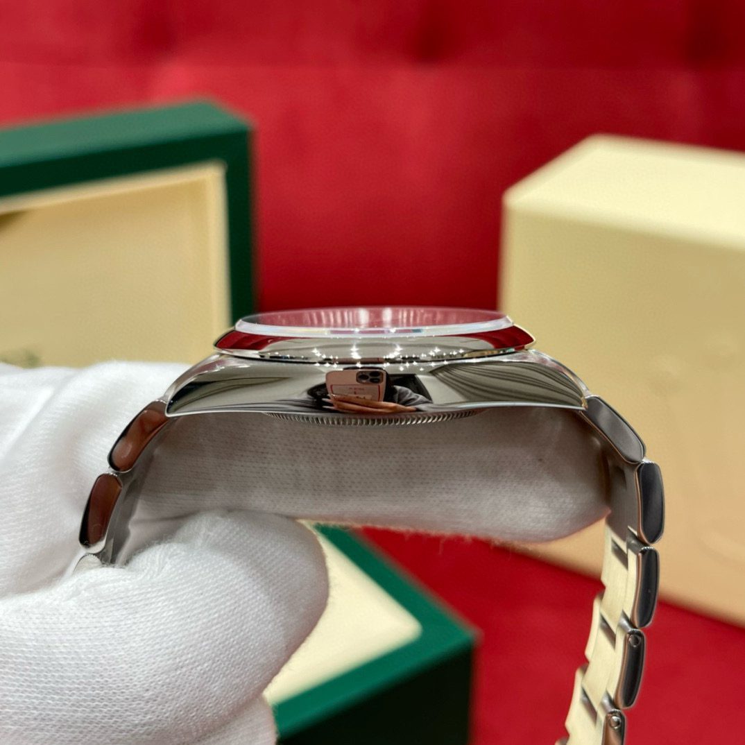 Rolex Oyster Perpetual view 4