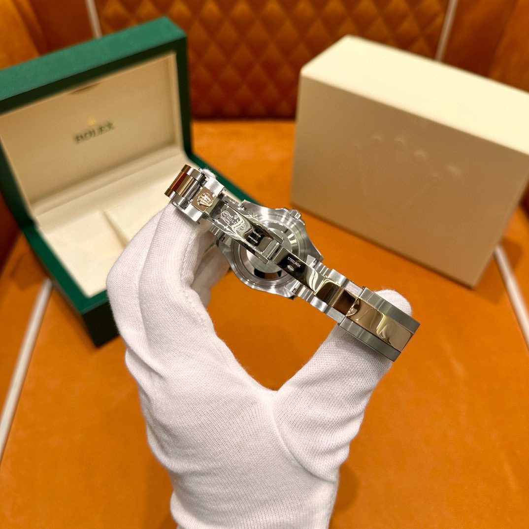 Rolex Yacht-Master 37 view 8