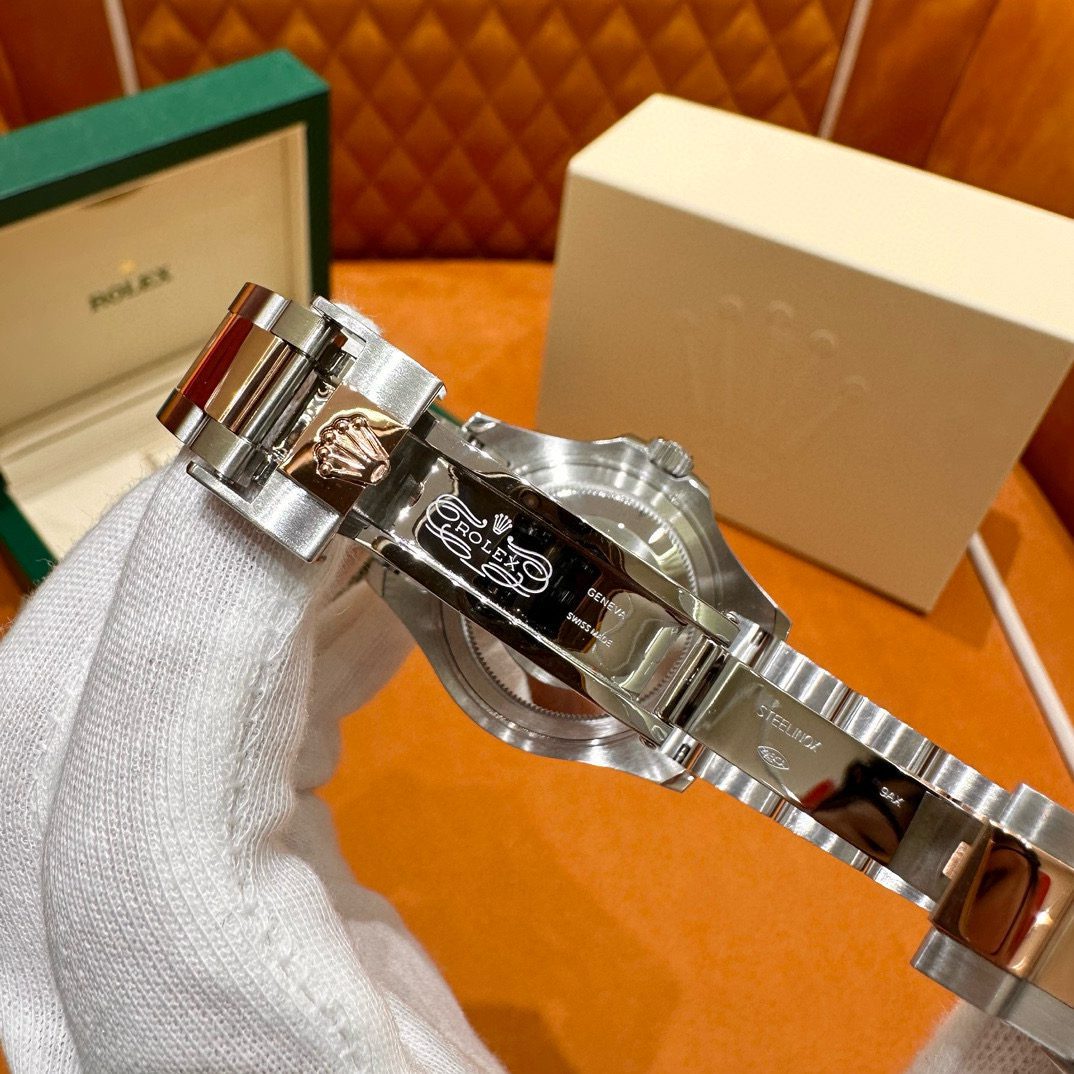 Rolex Yacht-Master 37 view 9