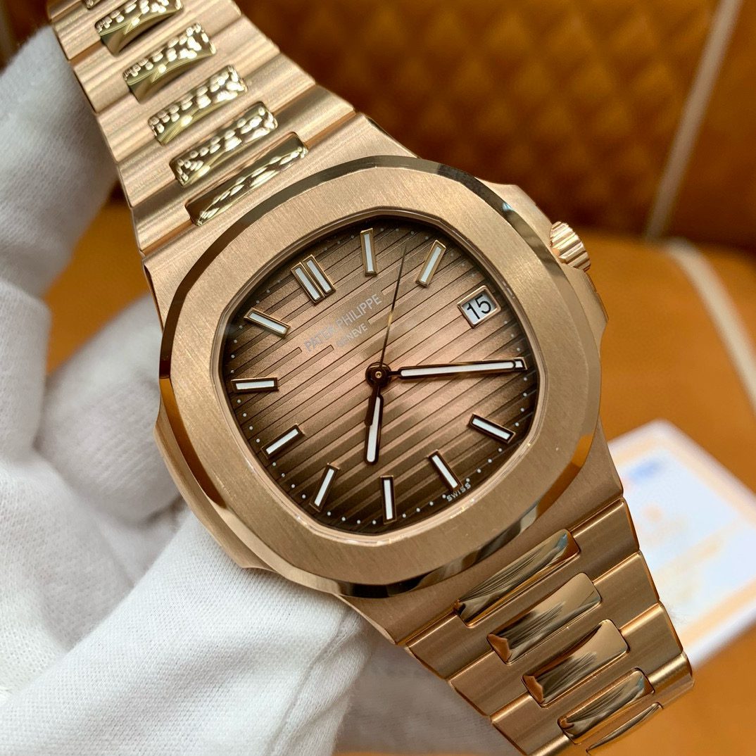 Patek Philippe 5711/1r-001 view 1