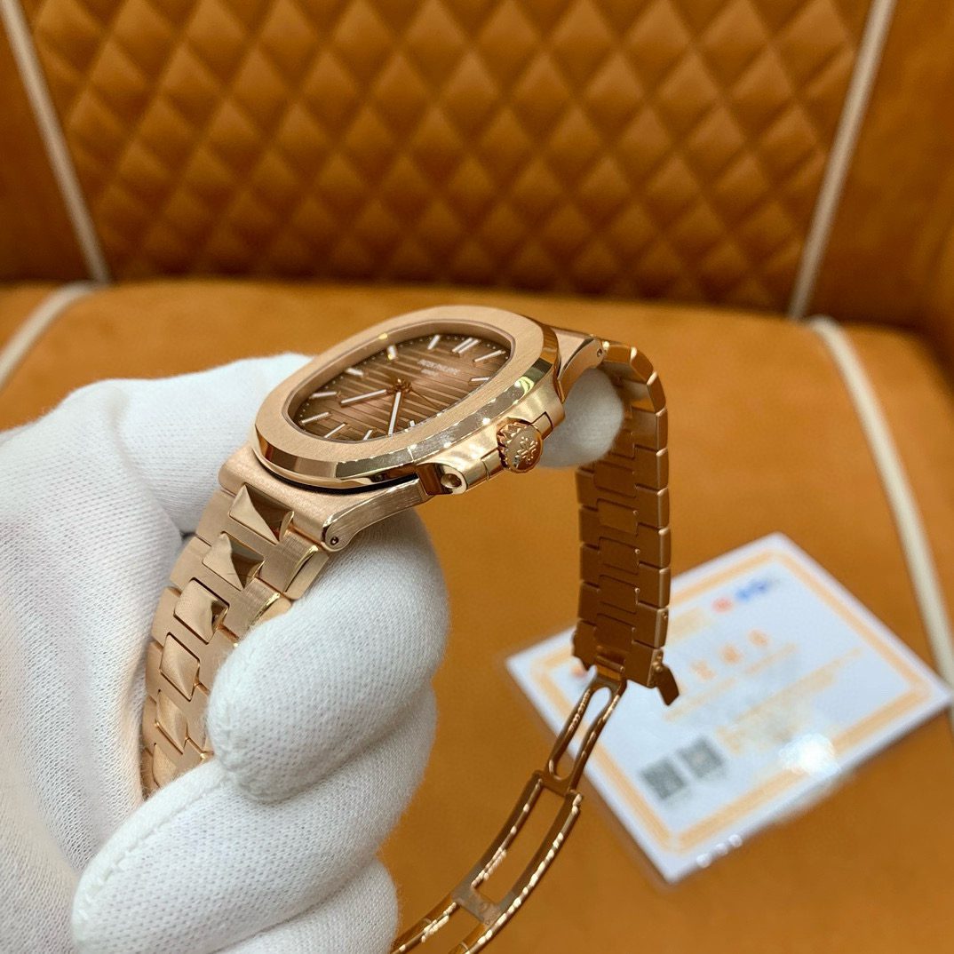 Patek Philippe 5711/1r-001 view 3