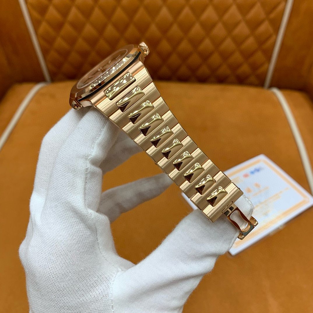 Patek Philippe 5711/1r-001 view 5