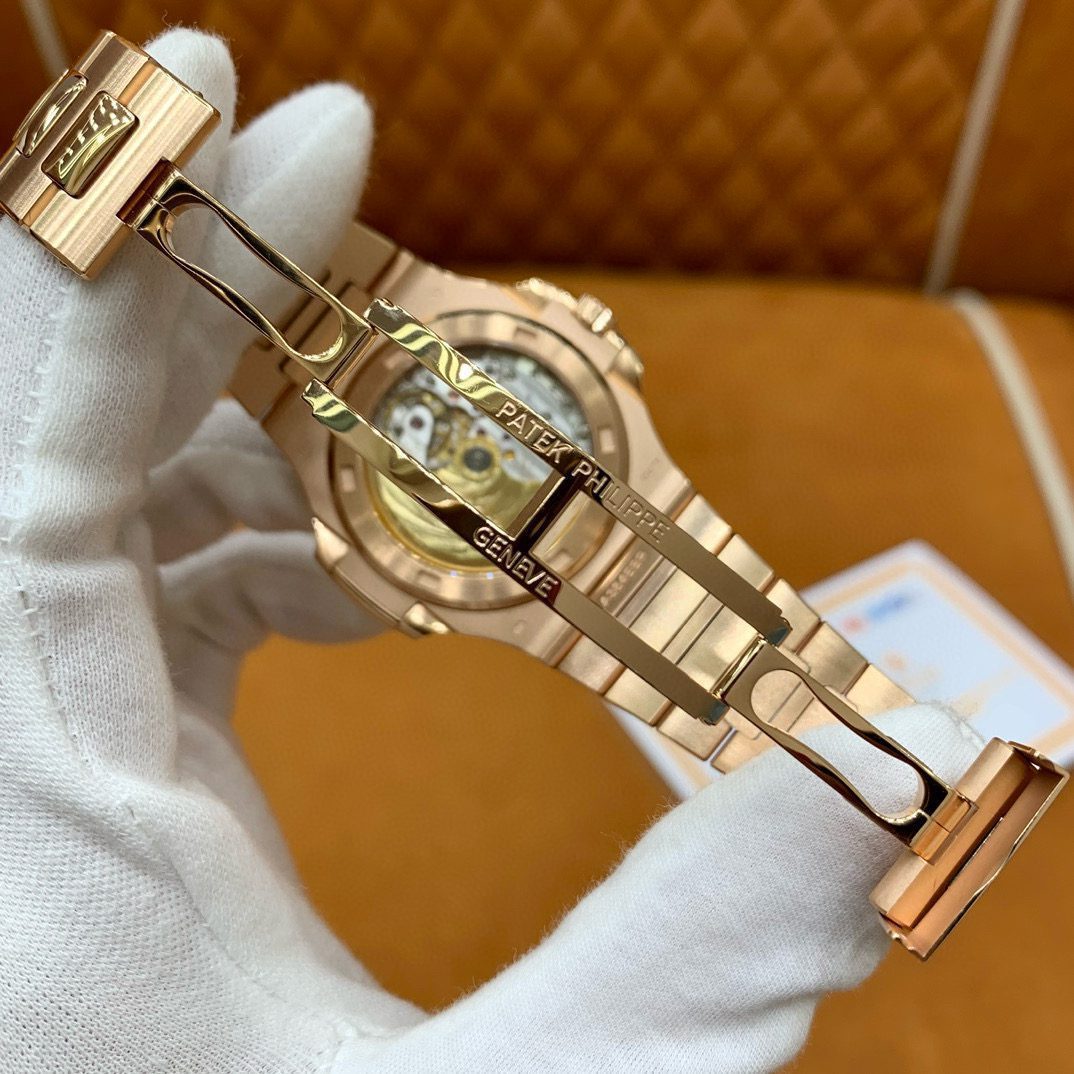 Patek Philippe 5711/1r-001 view 7