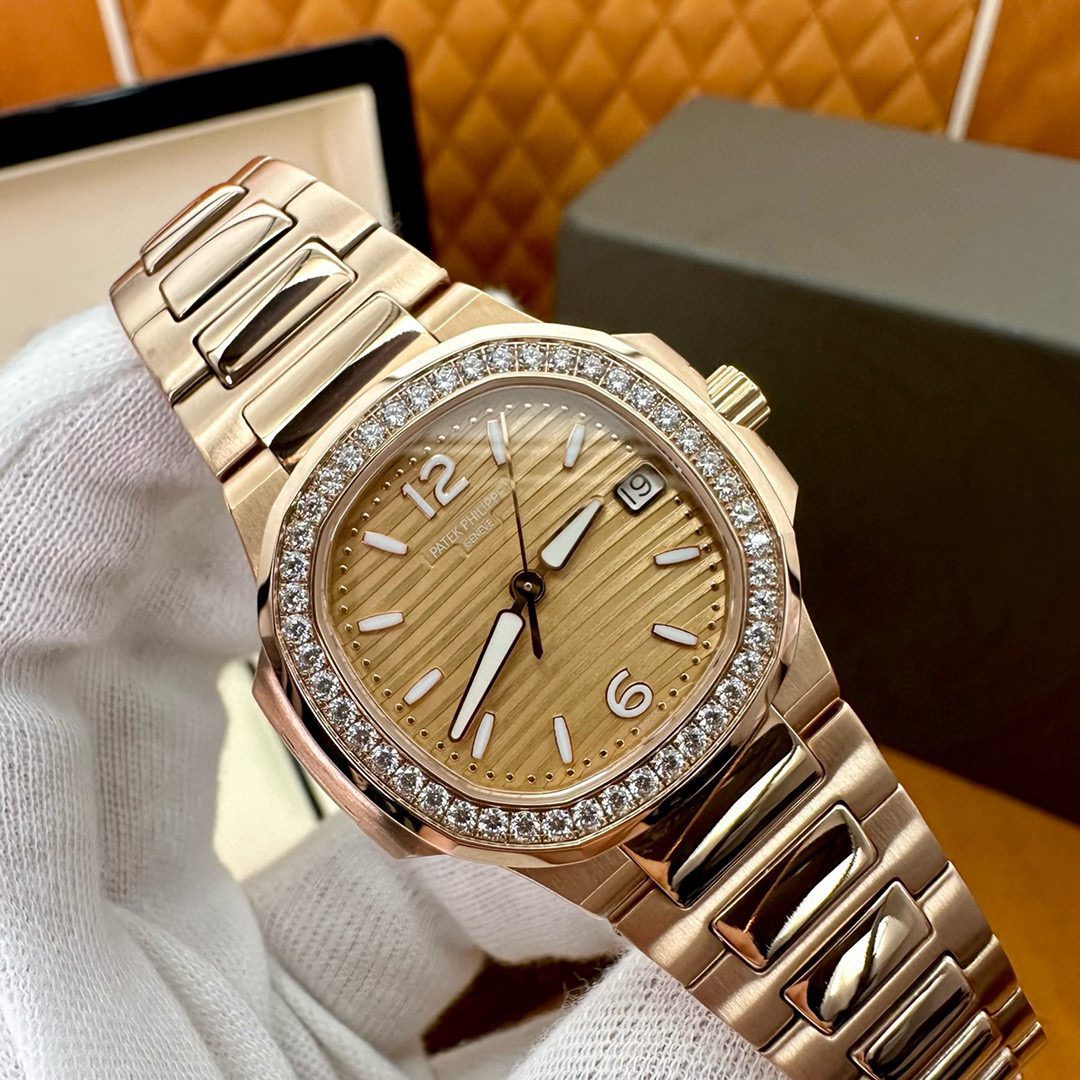 Patek Philippe 7010/1r-012 view 1