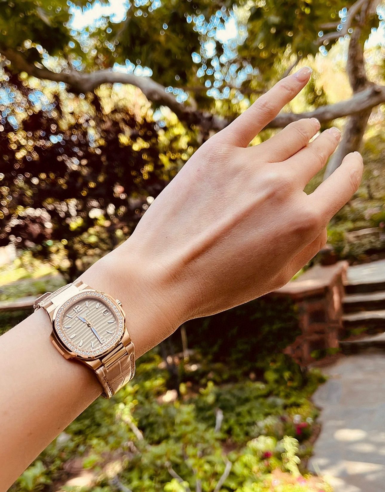 Patek Philippe 7010/1r-012 view 10