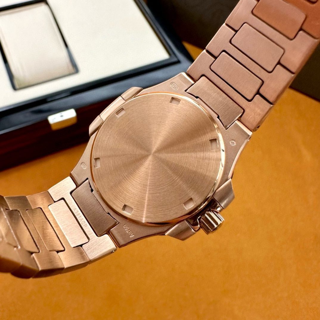Patek Philippe 7010/1r-012 view 5