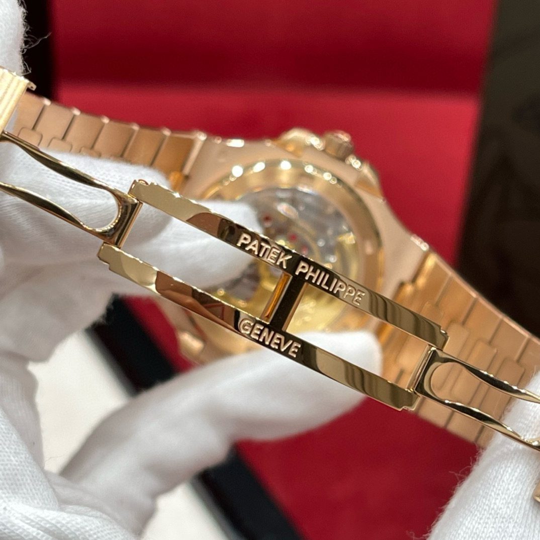 Patek Philippe 5711/1a-001 view 10