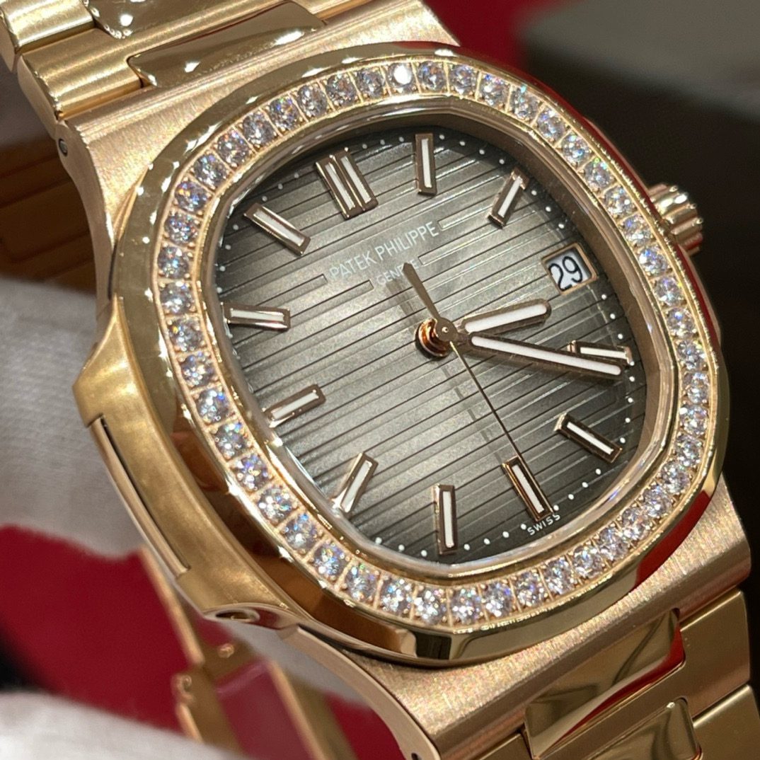 Patek Philippe 5711/1a-001 view 3