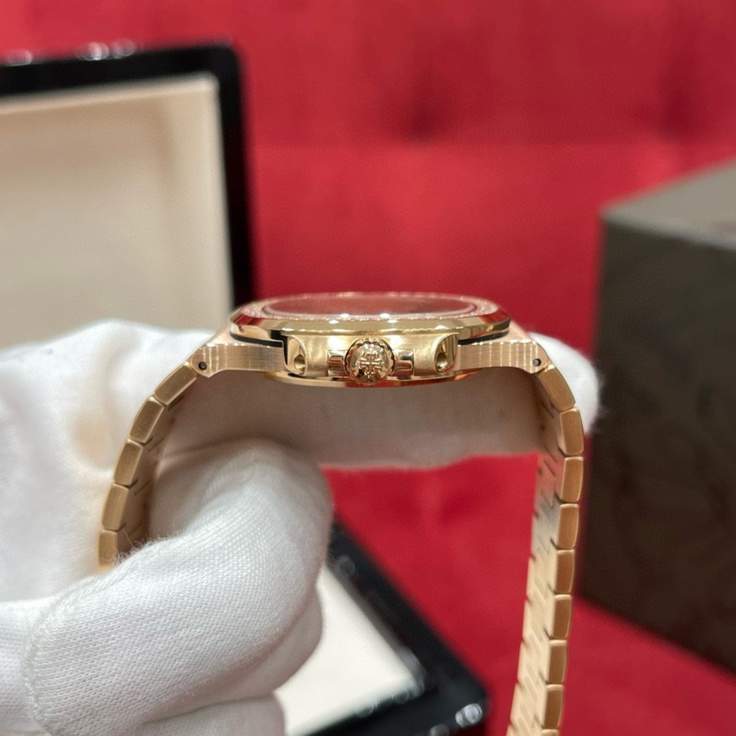 Patek Philippe 5711/1a-001 view 4