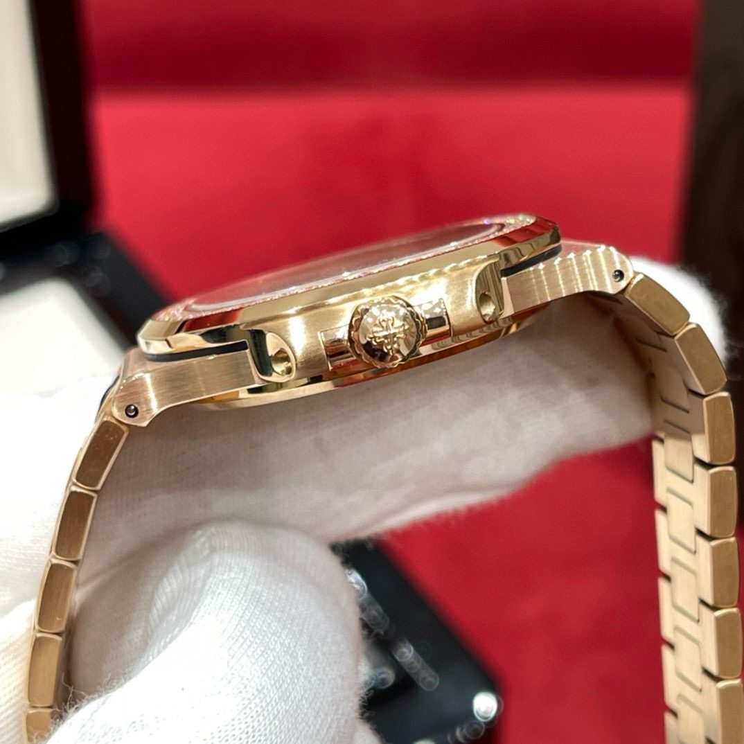 Patek Philippe 5711/1a-001 view 8