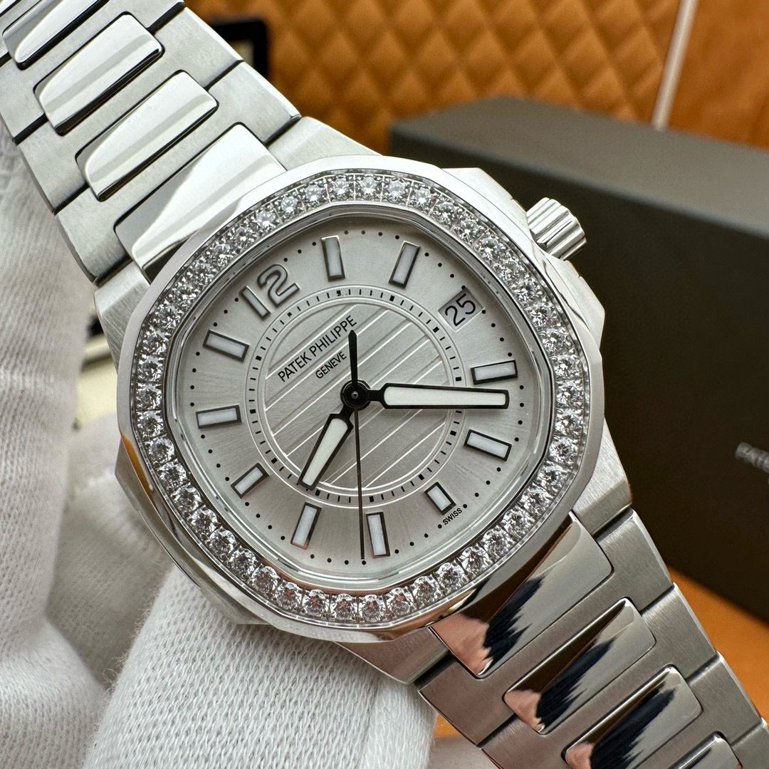 Patek Philippe 7010/1g011 view 1