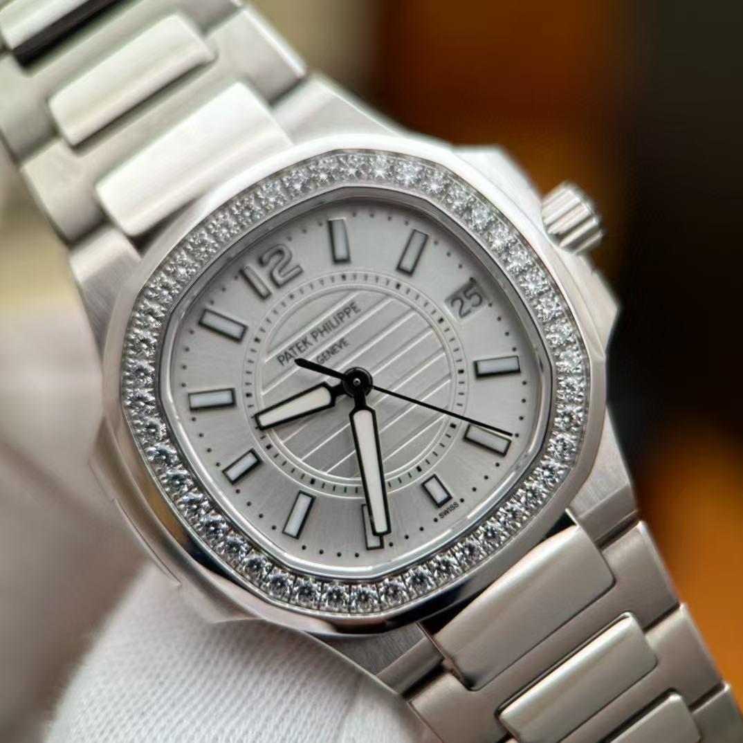 Patek Philippe 7010/1g011 view 2
