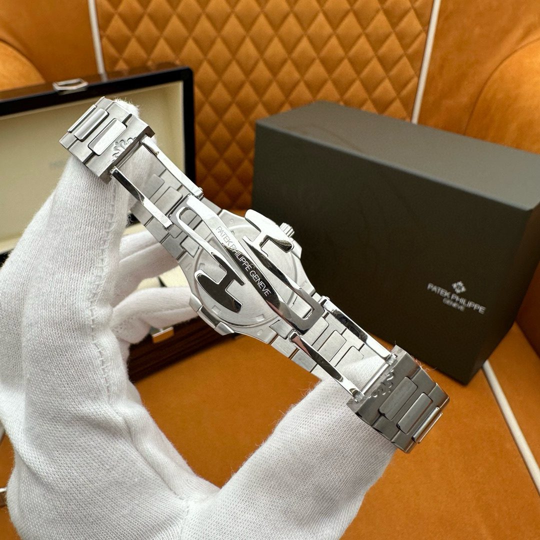 Patek Philippe 7010/1g011 view 3
