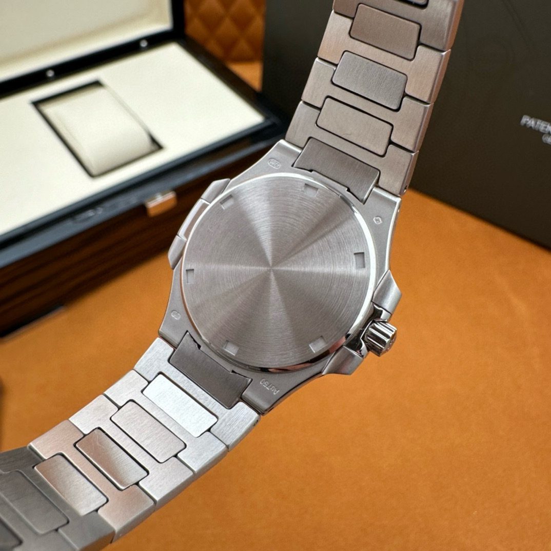 Patek Philippe 7010/1g011 view 9