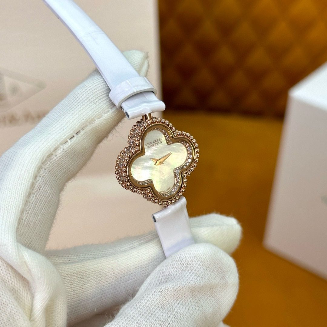 Van Cleef & Arpels Sweet Alhambra watch view 7