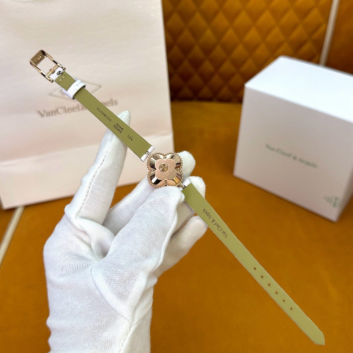 Van Cleef & Arpels Sweet Alhambra watch view 9