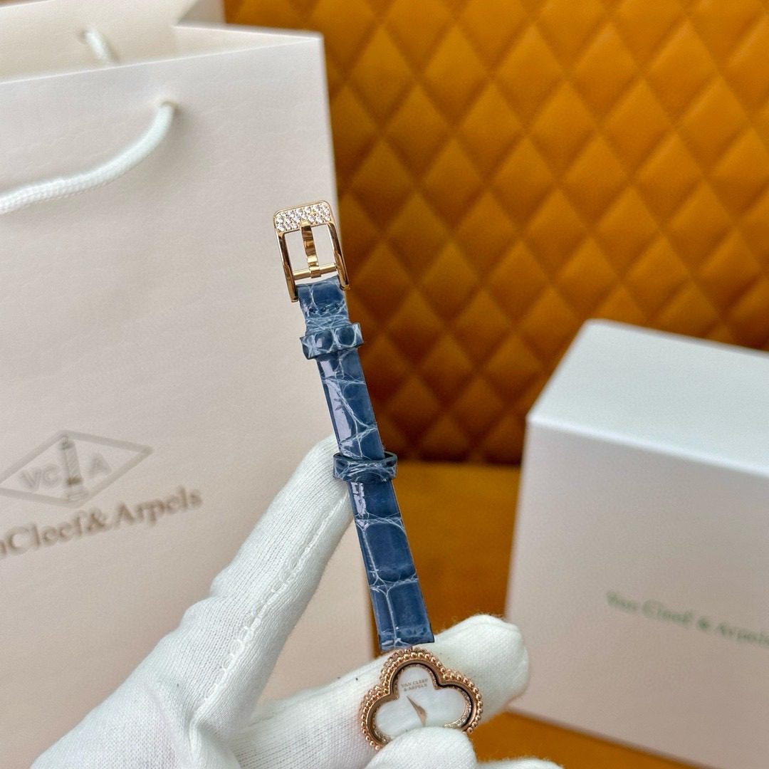 Van Cleef & Arpels Sweet Alhambra watch view 10