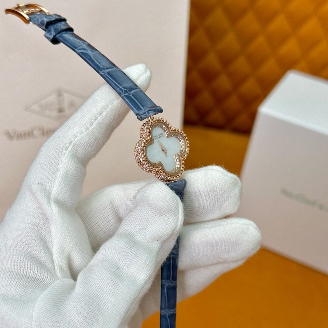 Van Cleef & Arpels Sweet Alhambra watch view 13